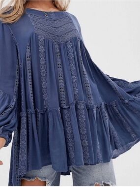 EUC Free People Kiss Kiss Boho Lace-Paneled Tunic Top in Slate Blue Size Large